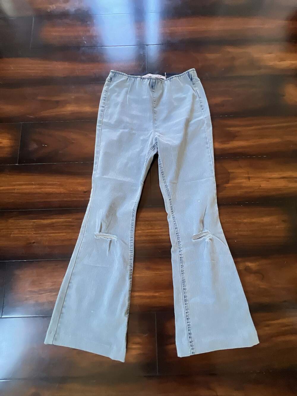 Tinseltown Size 9 Light Wash Distressed Flare Jeans